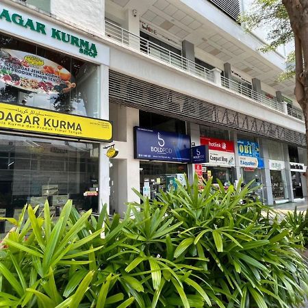 Апартаменти New 6Pax Soho Near Usm & Spice Arena & Airport Байан-Лепас Екстер'єр фото