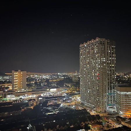 Апартаменти New 6Pax Soho Near Usm & Spice Arena & Airport Байан-Лепас Екстер'єр фото
