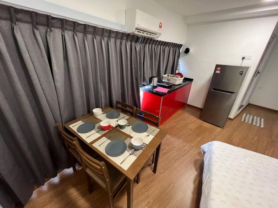 Апартаменти New 6Pax Soho Near Usm & Spice Arena & Airport Байан-Лепас Екстер'єр фото