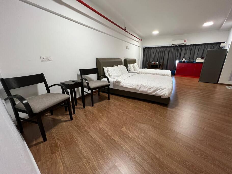 Апартаменти New 6Pax Soho Near Usm & Spice Arena & Airport Байан-Лепас Екстер'єр фото