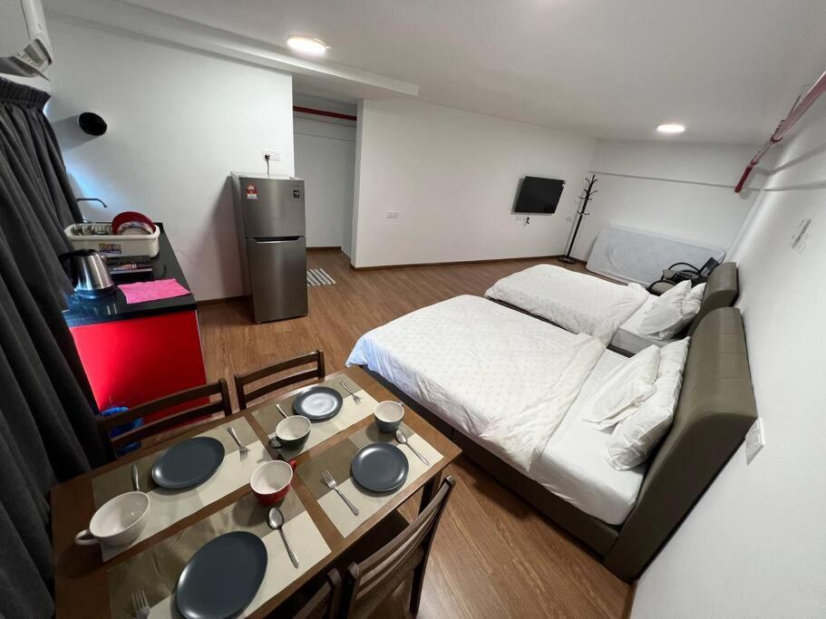 Апартаменти New 6Pax Soho Near Usm & Spice Arena & Airport Байан-Лепас Екстер'єр фото