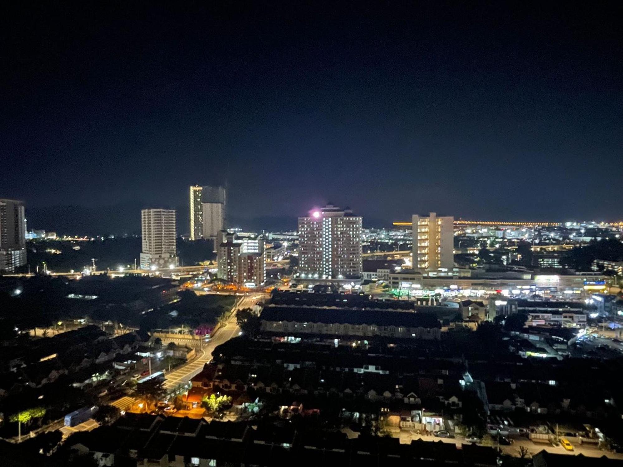 Апартаменти New 6Pax Soho Near Usm & Spice Arena & Airport Байан-Лепас Екстер'єр фото