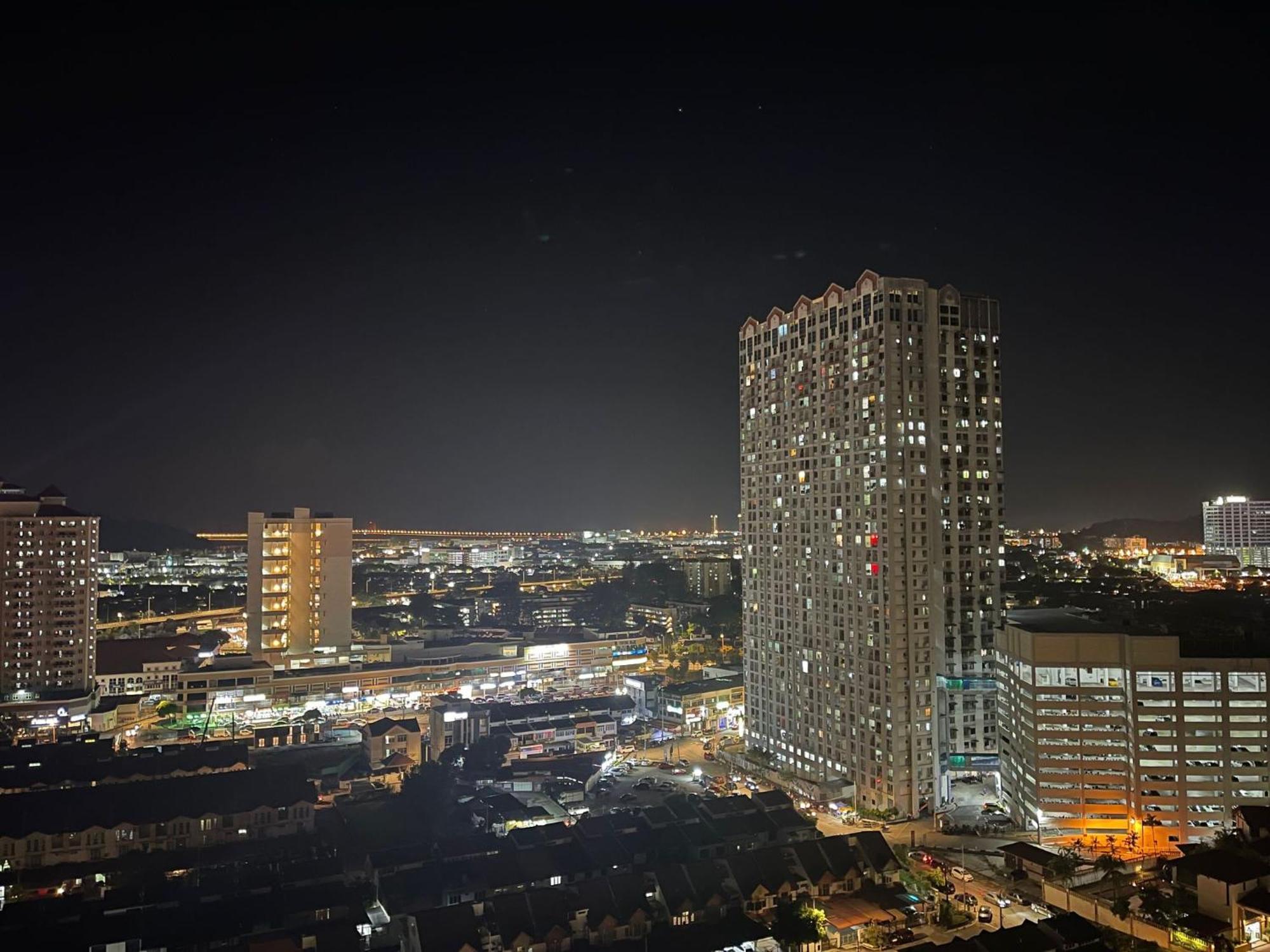 Апартаменти New 6Pax Soho Near Usm & Spice Arena & Airport Байан-Лепас Екстер'єр фото